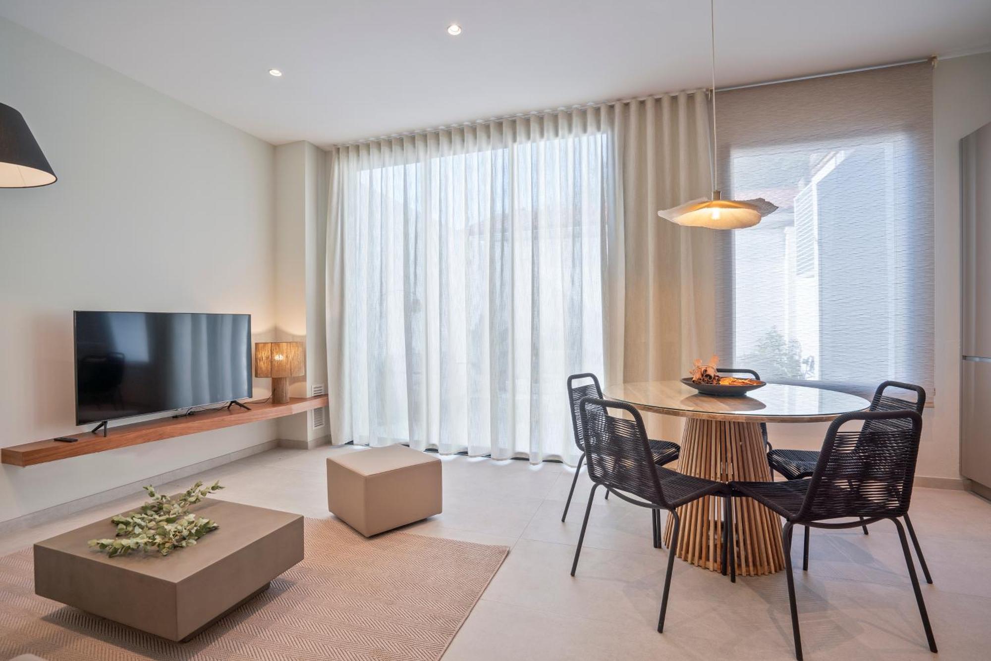 Sitges Spaces Garden Condo-2 Bedrooms, 2 Bathrooms, Garden Terrace, Near Center, Sleeps Up To 6- Monthly Rentals Only Ngoại thất bức ảnh