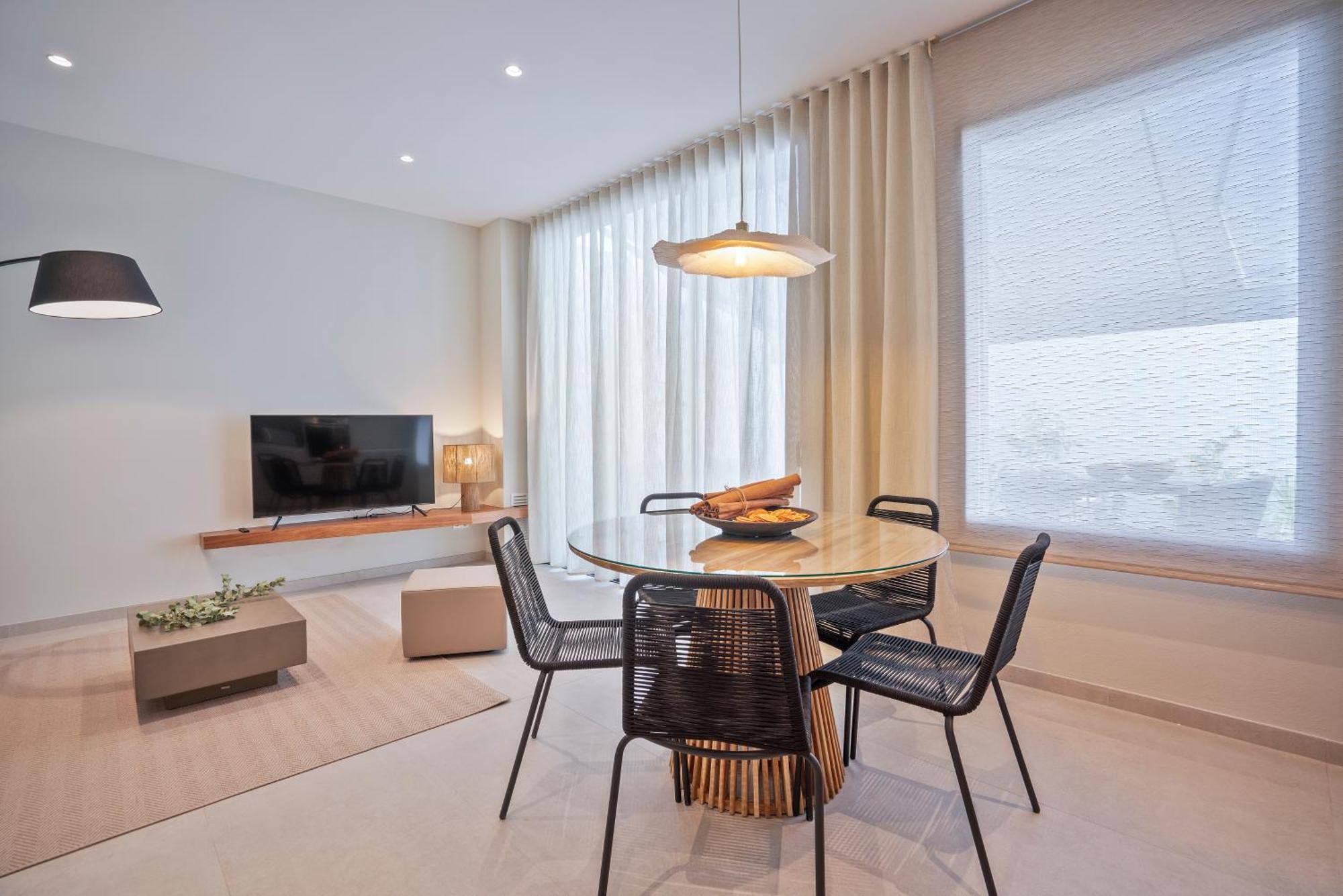 Sitges Spaces Garden Condo-2 Bedrooms, 2 Bathrooms, Garden Terrace, Near Center, Sleeps Up To 6- Monthly Rentals Only Ngoại thất bức ảnh